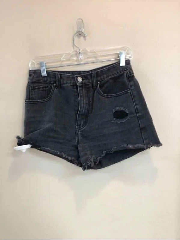 MOMOKROM SIZE 8 Ladies SHORTS